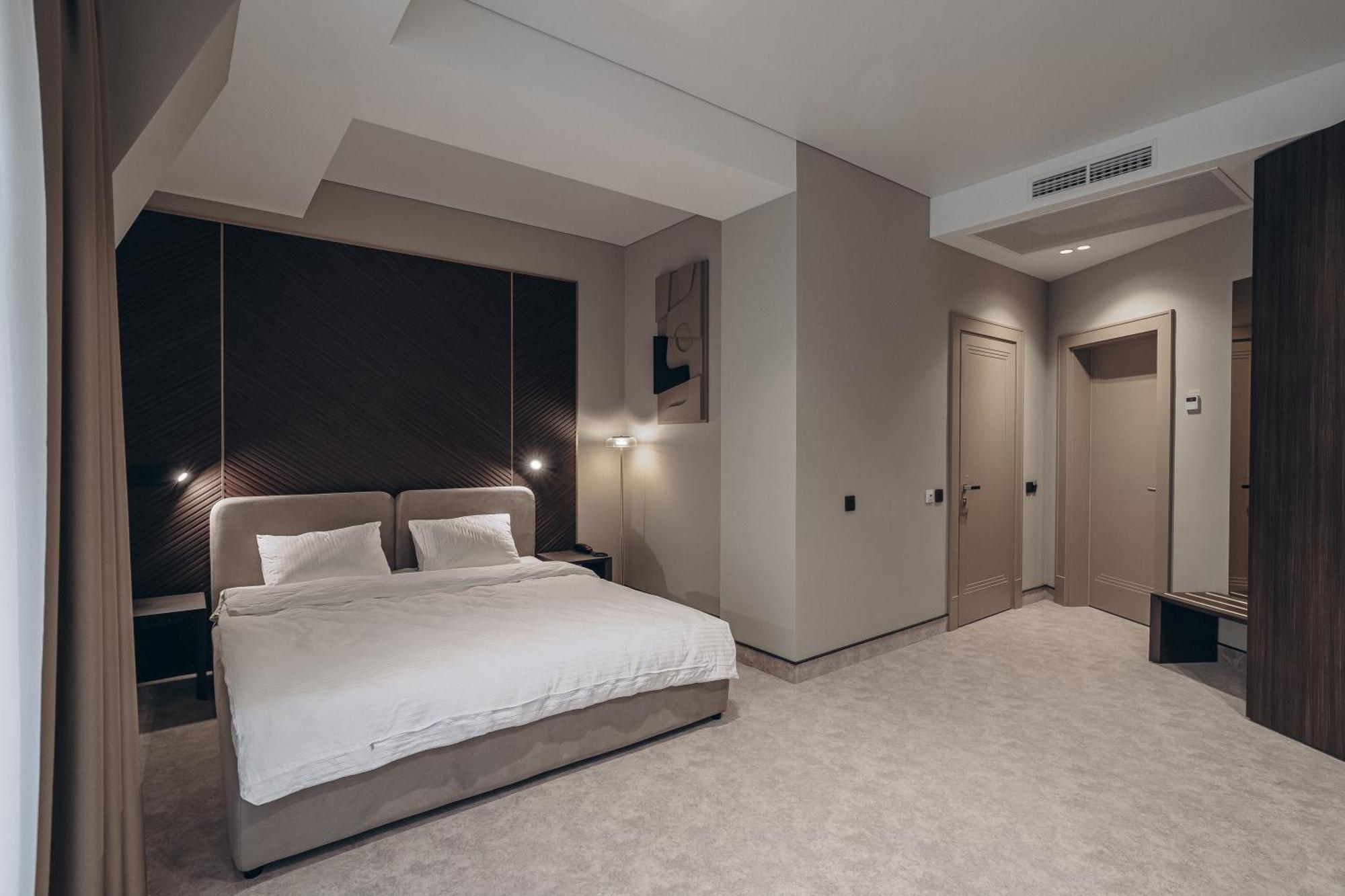 Park Hotel Bristol Uzhhorod Ngoại thất bức ảnh