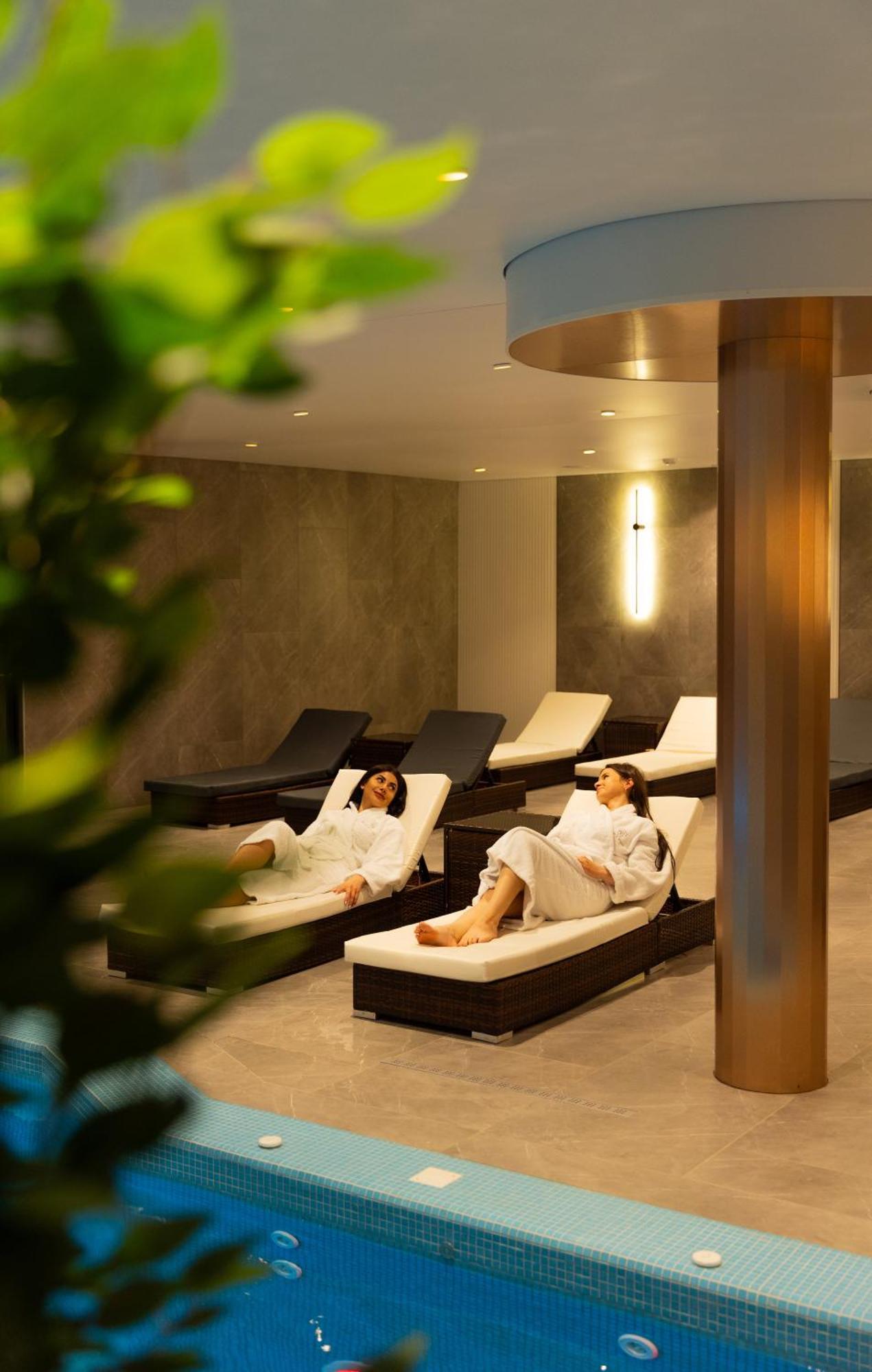Park Hotel Bristol Uzhhorod Ngoại thất bức ảnh