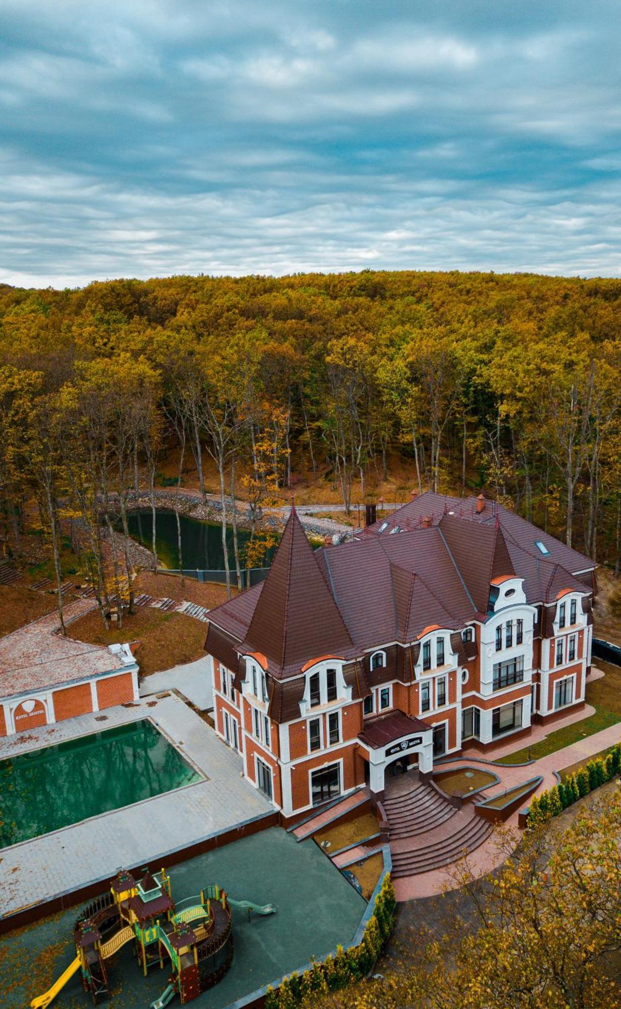 Park Hotel Bristol Uzhhorod Ngoại thất bức ảnh