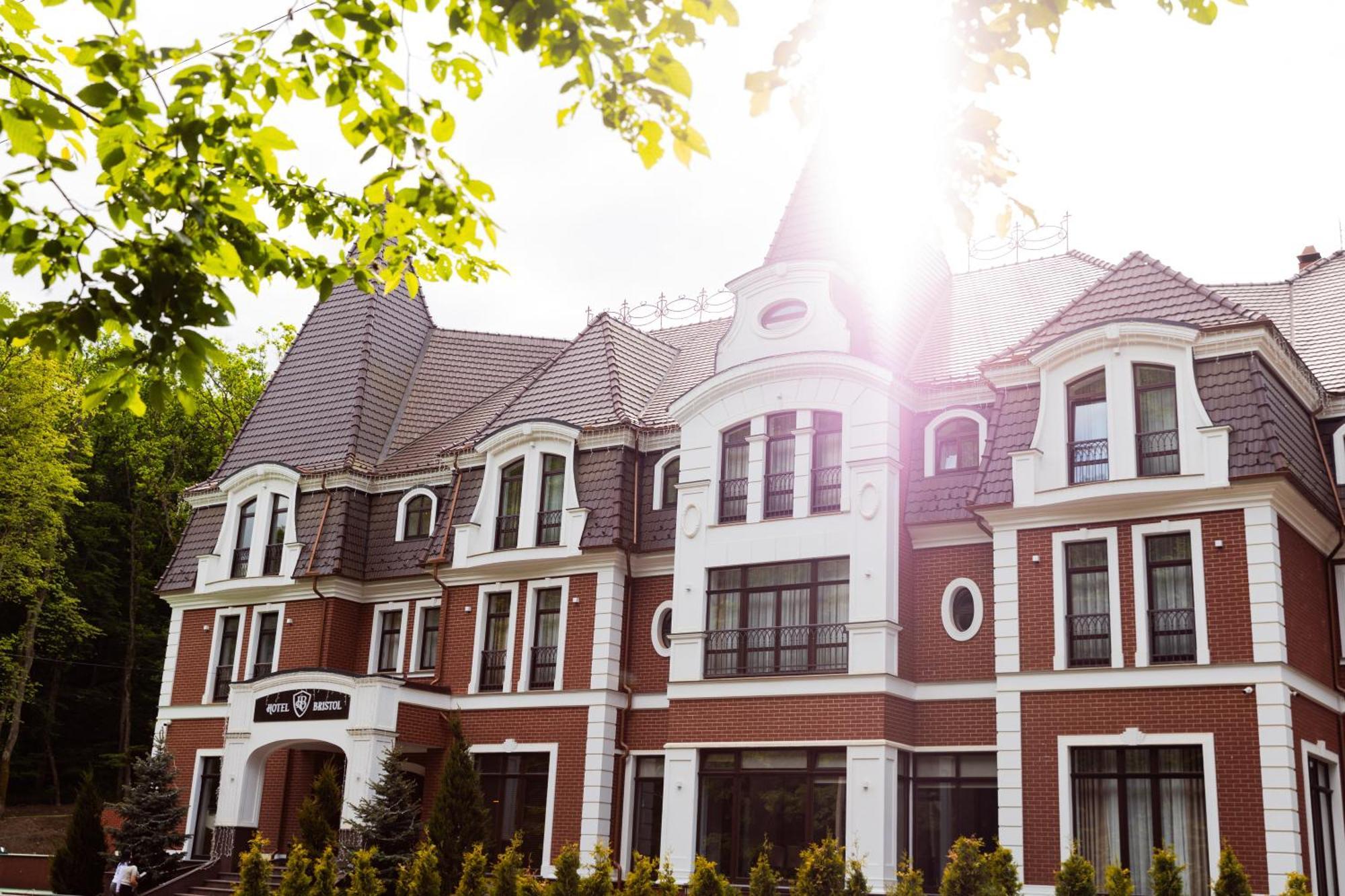 Park Hotel Bristol Uzhhorod Ngoại thất bức ảnh