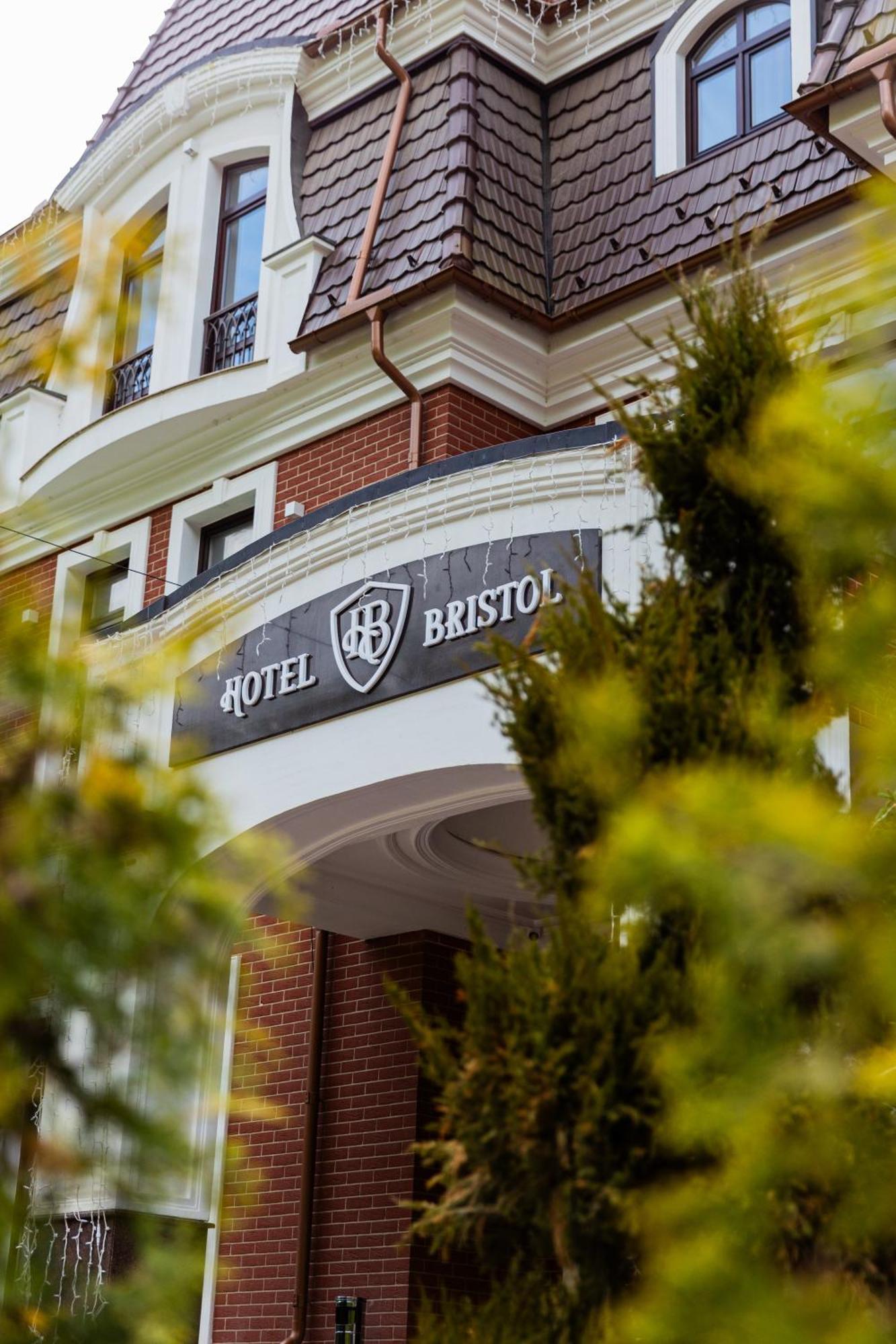 Park Hotel Bristol Uzhhorod Ngoại thất bức ảnh
