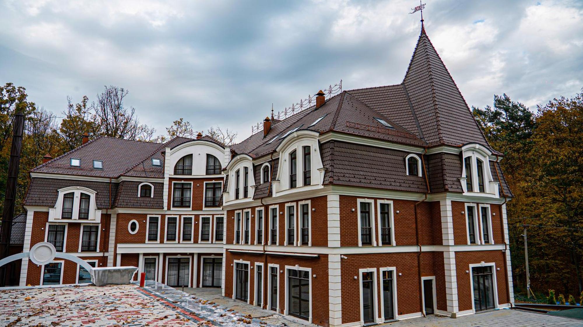 Park Hotel Bristol Uzhhorod Ngoại thất bức ảnh