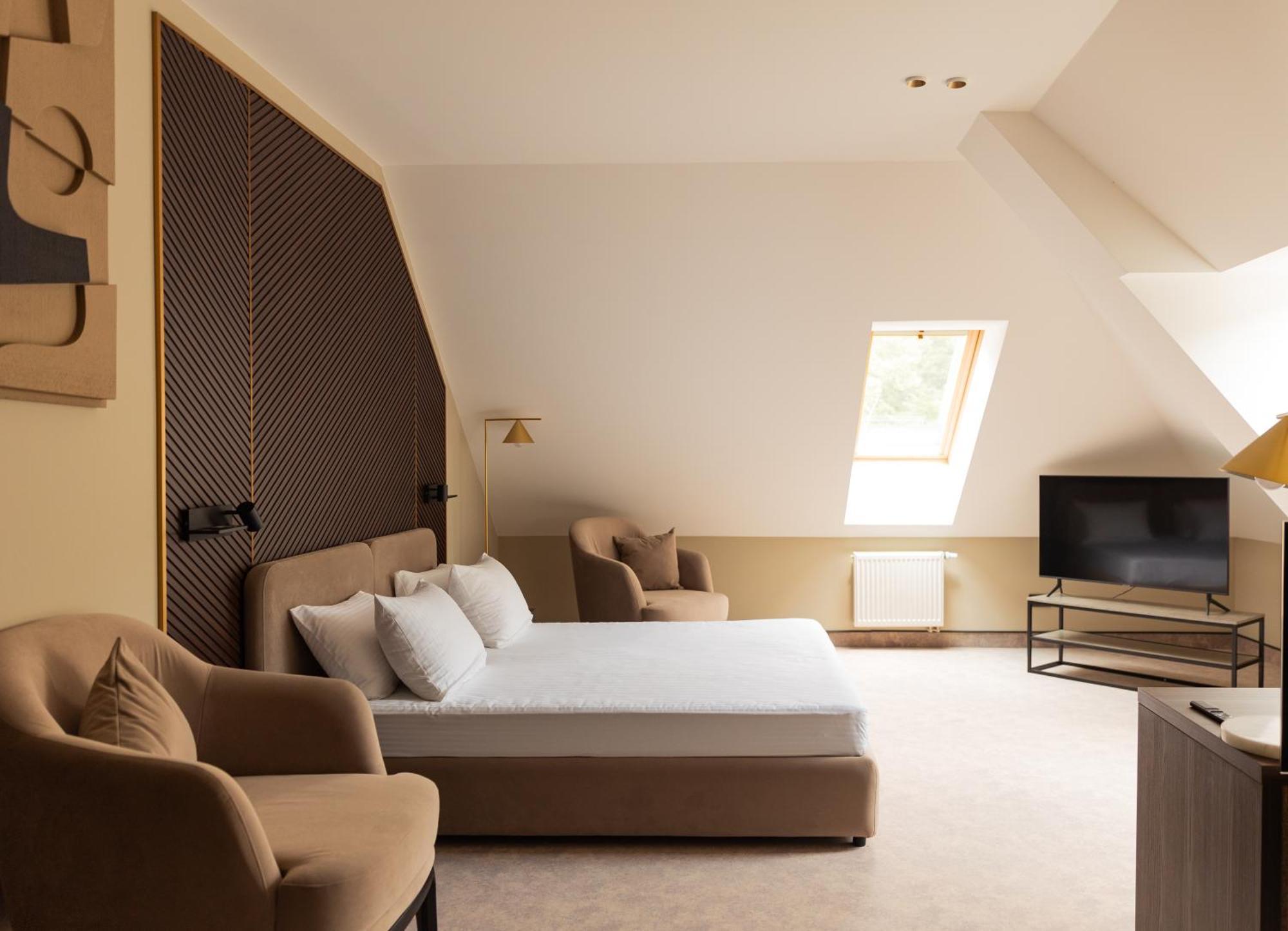 Park Hotel Bristol Uzhhorod Ngoại thất bức ảnh
