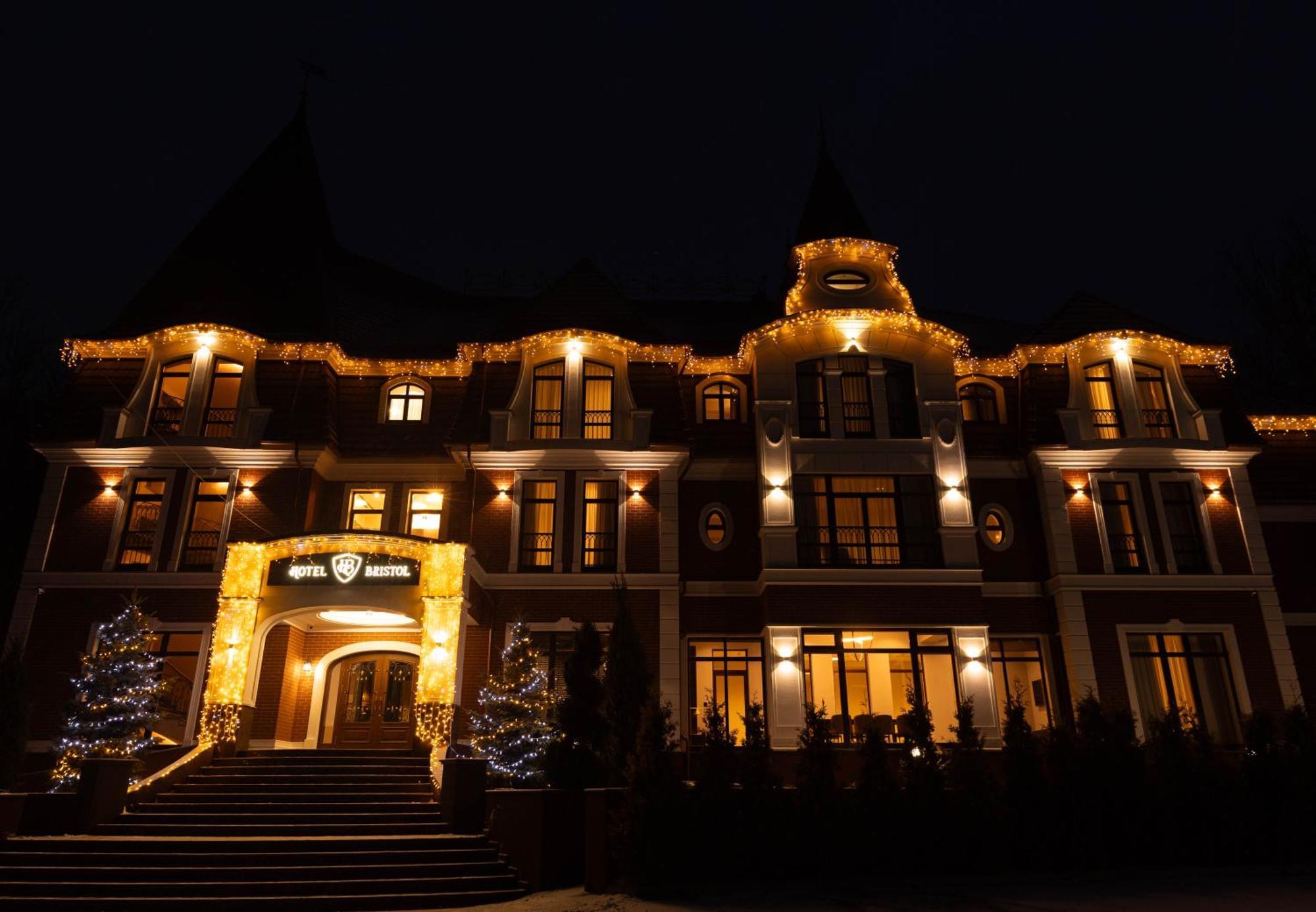 Park Hotel Bristol Uzhhorod Ngoại thất bức ảnh