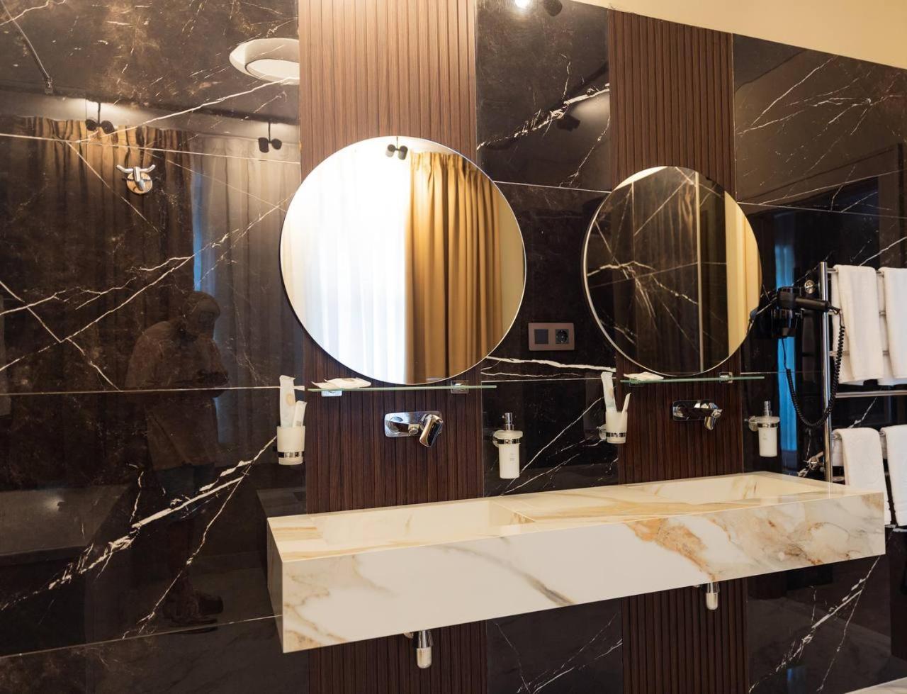 Park Hotel Bristol Uzhhorod Ngoại thất bức ảnh