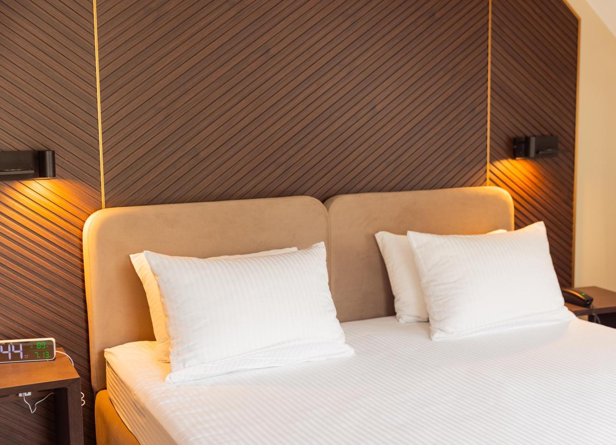 Park Hotel Bristol Uzhhorod Ngoại thất bức ảnh