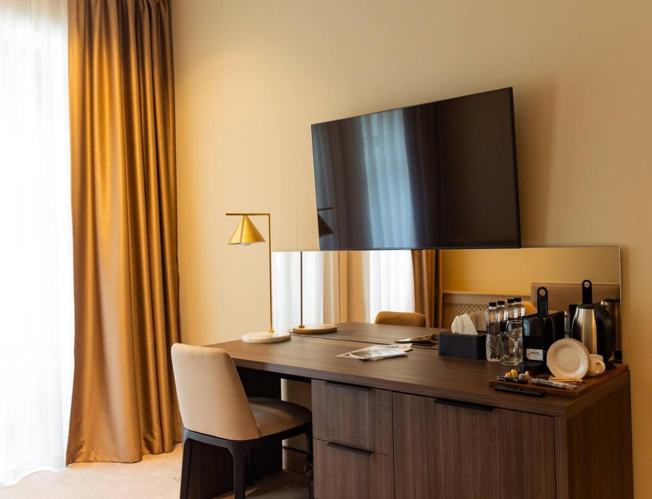 Park Hotel Bristol Uzhhorod Ngoại thất bức ảnh