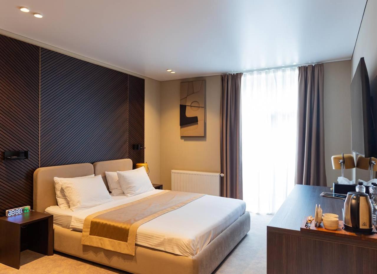 Park Hotel Bristol Uzhhorod Ngoại thất bức ảnh