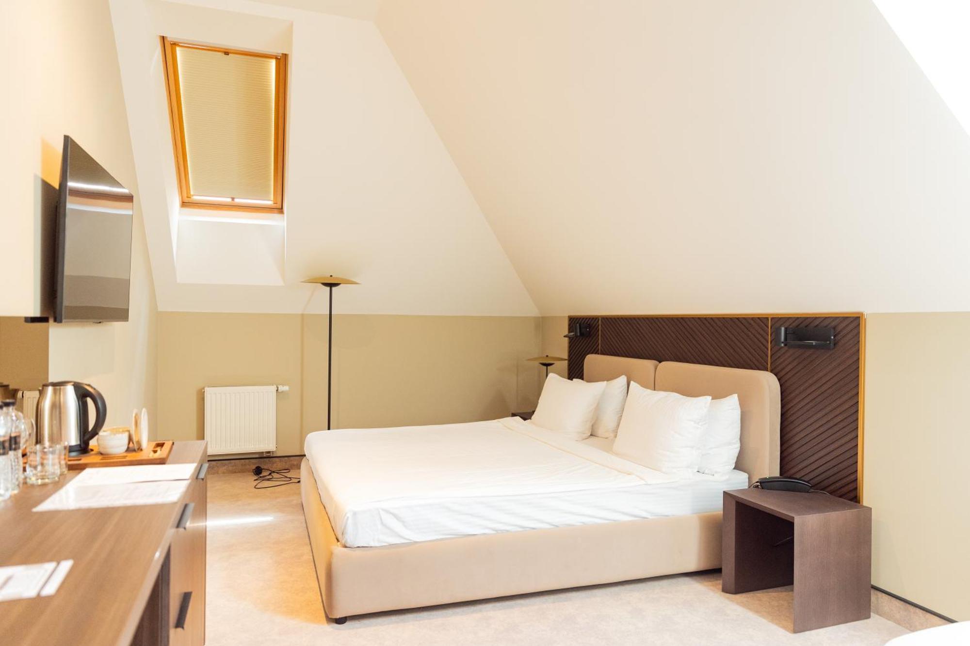 Park Hotel Bristol Uzhhorod Ngoại thất bức ảnh